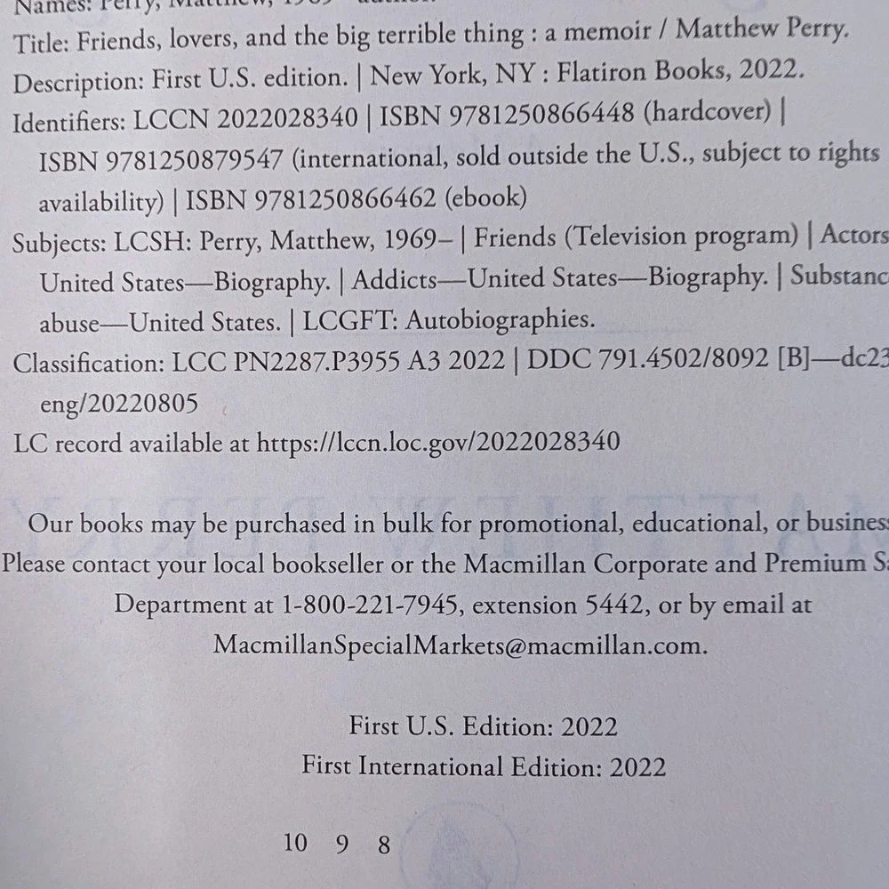 Friends Lovers and the Big Terrible‎ Thing Matthew Perry Memoir Hardcover 2022